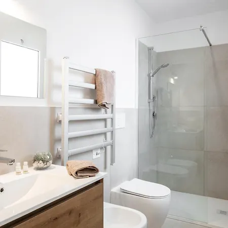 Lena's Guest house 3*