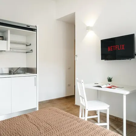 Lena's Guest house 3*